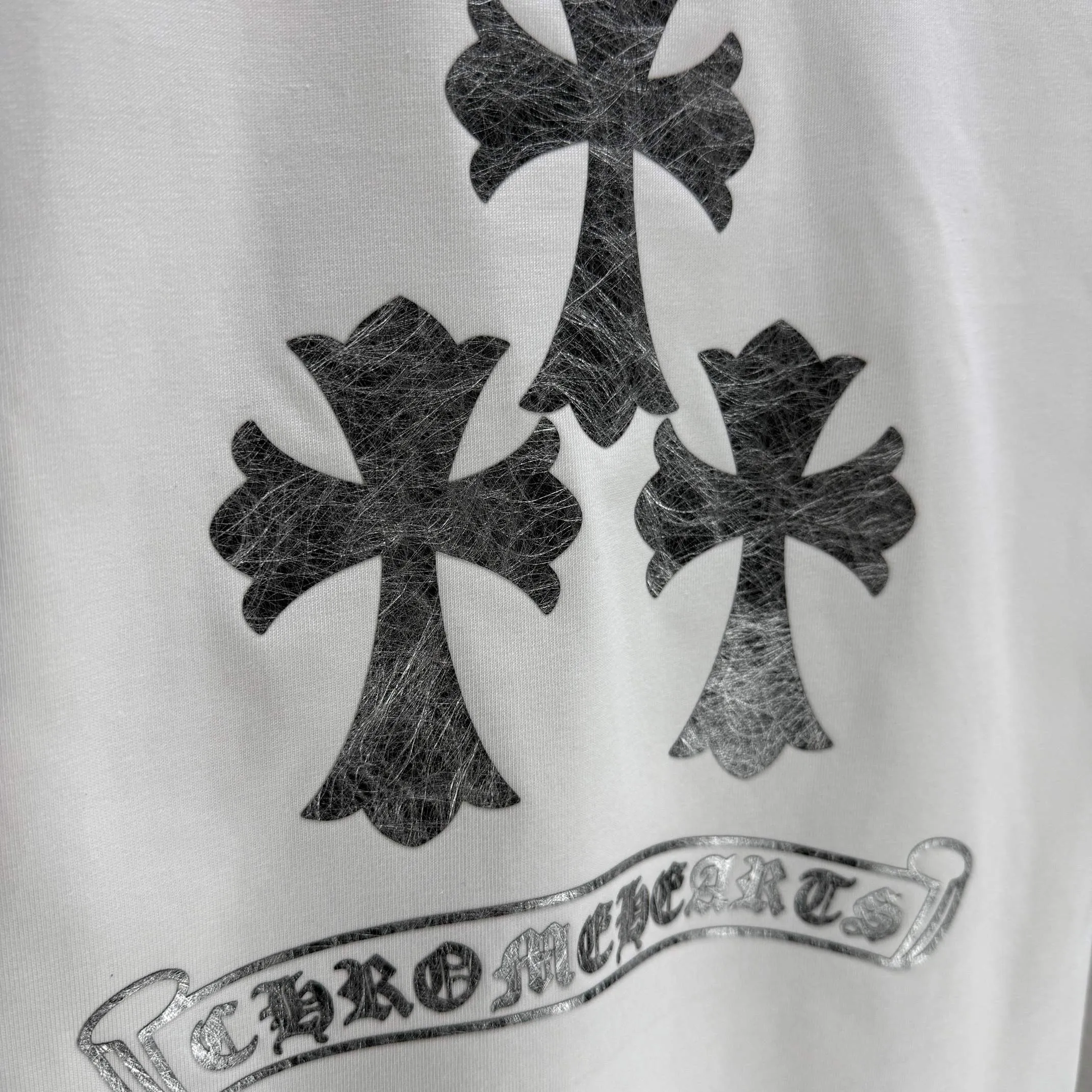 🅿️230 CH* Crow Heart* 2025 autumn and winter new thick long-sleeved T-shirt 320g pure cotton Sanskrit cross logo silver thread Color: Black White Angora Red Size: S M L XL